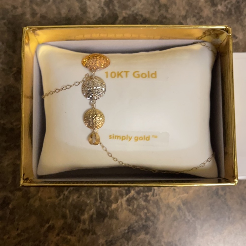 10KT gold simply gold necklace brand new.